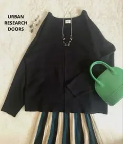 【URBAN RESEARCH DOOR】Vネック ゆったり長袖ニット ブラック