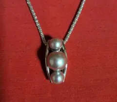 存在感　大玉　シルバー色のパール風　 ペンダントトップ