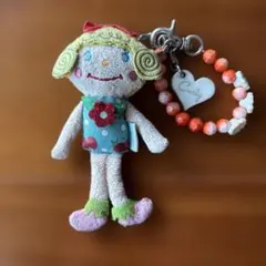 Curly 人形型チャーム ビーズ付き