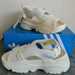 新品 adidas オズガイア サンダル 26.5cm 白のサムネイル