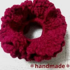 ダブルフリルのボリュームたっぷり ボルドー シュシュ