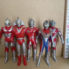 ⑧12センチウルトラマンフィギュア5体