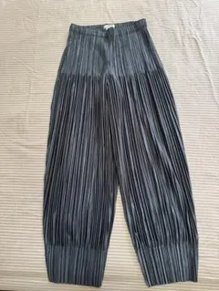 美品【プリーツプリーズ】2023年　変形　切り替え　サルエルパンツ　パープル 美品【プリーツプリーズ】2023年 変形 切り替え サルエルパンツ