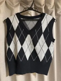 黒白ダイヤモンド柄ニットベスト