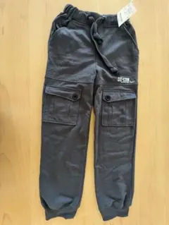 キッズ　パンツ　グレー　サイズ140 　新品未使用