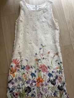 BE RADIANCE ノースリーブ 花柄刺繍ワンピースのサムネイル