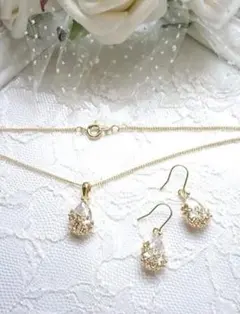 No.2321♡フラワーストーンのネックレス&ピアスset