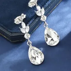 ラインストーンイヤリングジルコニアイヤリング揺れるビジューイヤリングP大ぶりPP