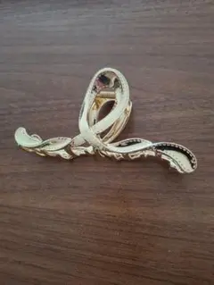 ゴールド リーフモチーフ ヘアクリップ 大きめ