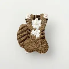動物の手刺繍ブローチ ハンドメイド