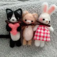 羊毛フェルト・ちびっこ仲良しウサギ&くま&ハチワレ猫ちゃんセット