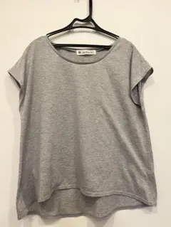 グレー 半袖 Tシャツ ラウンドネックのサムネイル