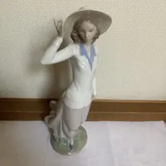 リヤドロ 「水を汲む女性」 リン台座付き LIadro/陶器/グレス/置物