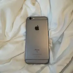 Apple iPhone 6s 本体　32GB
