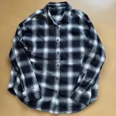 チェックシャツ