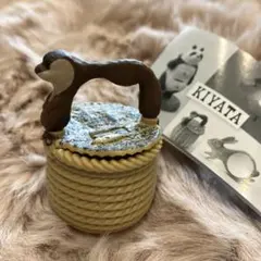 KIYATA カゴ カワウソ ミニチュア フィギュア　カプセルトイ　ガチャ