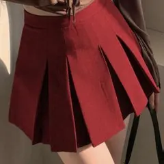 赤 プリーツスカート