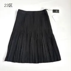 新品✨【ニジュウサンク】 L 膝丈プリーツスカート フレア　ブラックのサムネイル