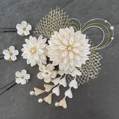 つまみ細工　髪飾り✴︎花梨✴︎ホワイトベージュ 成人式卒業式　No.423再販27