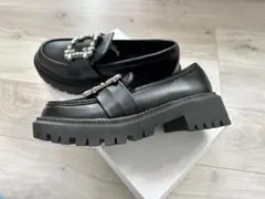 ビジュー付きローファー