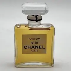 【未使用品】CHANEL 非売品　ノベルティ　香水　N°19 200ml CHANELノベルティ 非売品 香水モチーフ ロングネックレス 香水瓶