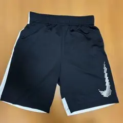 NIKE ショートパンツ　黒　ドライフィット　145cm