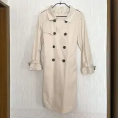 ベージュ ダブルブレスト トレンチコート