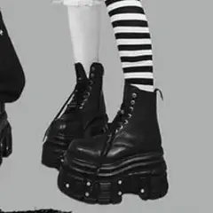 NEW ROCK ANKLE BOOT IMPERFECT WITH LACESのサムネイル