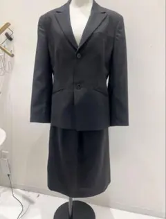 黒のビジネススーツ・スカート付き 大きめサイズ