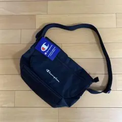 Champion ロゴ刺繍ショルダーバッグ　ブラックのサムネイル