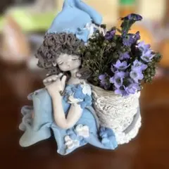 青と白の花を持つ人形　10㎝
