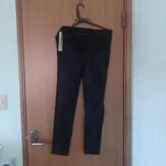 ブラック花柄カジュアルパンツ