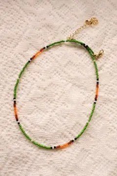 ビーズアンクレット オレンジ、緑のネックレス