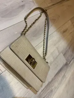 FURLA ベージュ クロコダイル風 ショルダーバッグ
