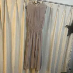 ノースリーブロングワンピース 薄いグレー