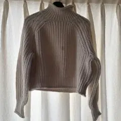 クリーム色タートルネックセーター 短丈