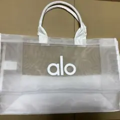 alo Yoga ショルダーバッグ 巾着 ドロストバッグ White - メルカリ