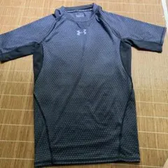 アンダーアーマー　半袖インナーM