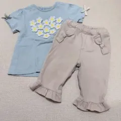 水色花刺繍Tシャツとベージュパンツセット
