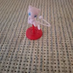 ミュウ フィギュア 赤い台座付き