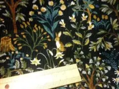 3m 　シャツコール生地　 森の動物 /黒地