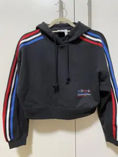 【新品未使用】お値下げしました❗️adidas アディカラークロップドパーカーのサムネイル