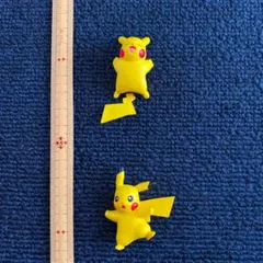 ピカチュウフィギュア　2体