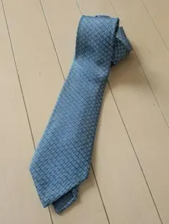 幾何学模様の青いシルクネクタイのサムネイル