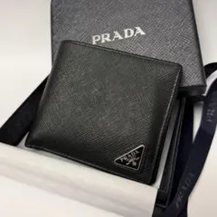 極美品 PRADA 二折り財布 サフィアーノレザー 三角ロゴ ブラック 現行