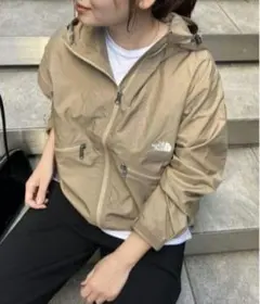 ベージュ マウンテンパーカー
