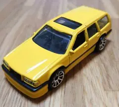 ホットウィール　ボルボ 850 エステート / イエロー