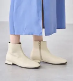 オリエンタルトラフィックオフホワイトアイボリーショートブーツ