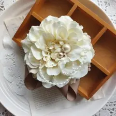 ハンドメイド コサージュ*ダリア《クリーム》卒業式 入学式 結婚式
