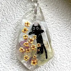 ネコ　黒猫　お花　キーホルダー　チャーム　キーリング　レジン　紫陽花